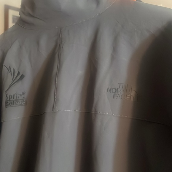 NORTH FACE SPRING/FALL JACKET - Picture 6 of 9